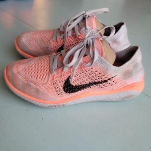 Womens 7 Nike Flyknit Free shoes